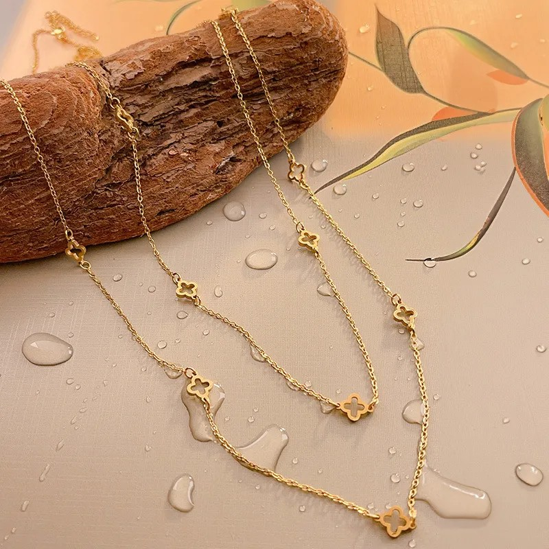 Collar en capas Sassy Clover de acero inoxidable y material duradero