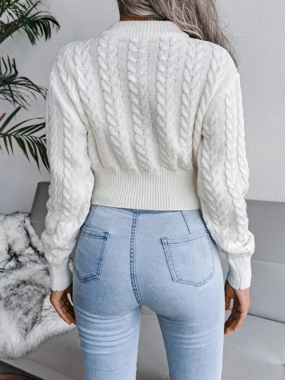 Twists waist closing knitting navel revealing sweater