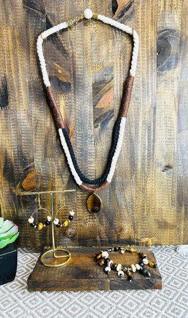 Conjunto de collar, pulsera y pendientes de aspecto terroso adornado, único y ligero