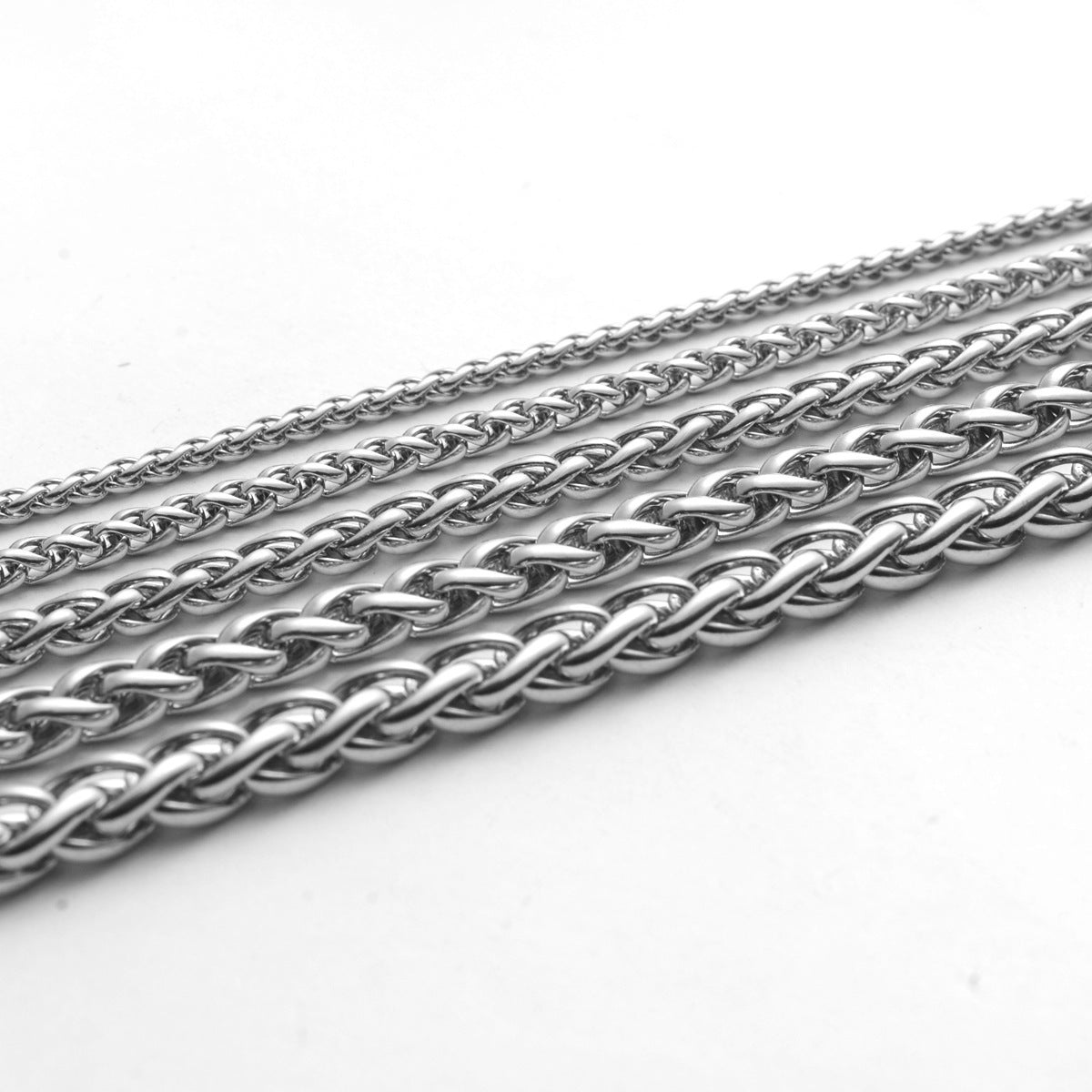 Colgante de cabeza de lanza nórdica de acero inoxidable elaborado a mano con yelmo del terror de Asgard