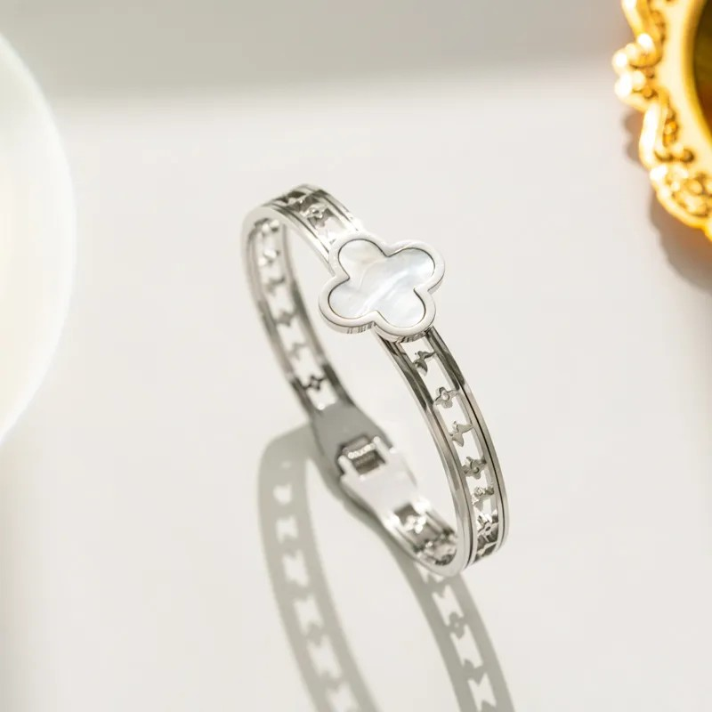 华丽白金三叶草手镯镀金珐琅花朵