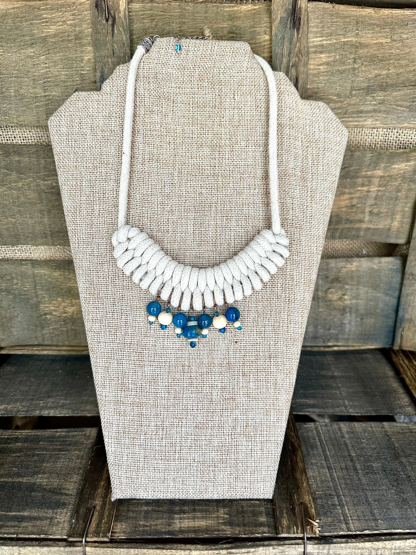 手工制作的独特装饰花边项链