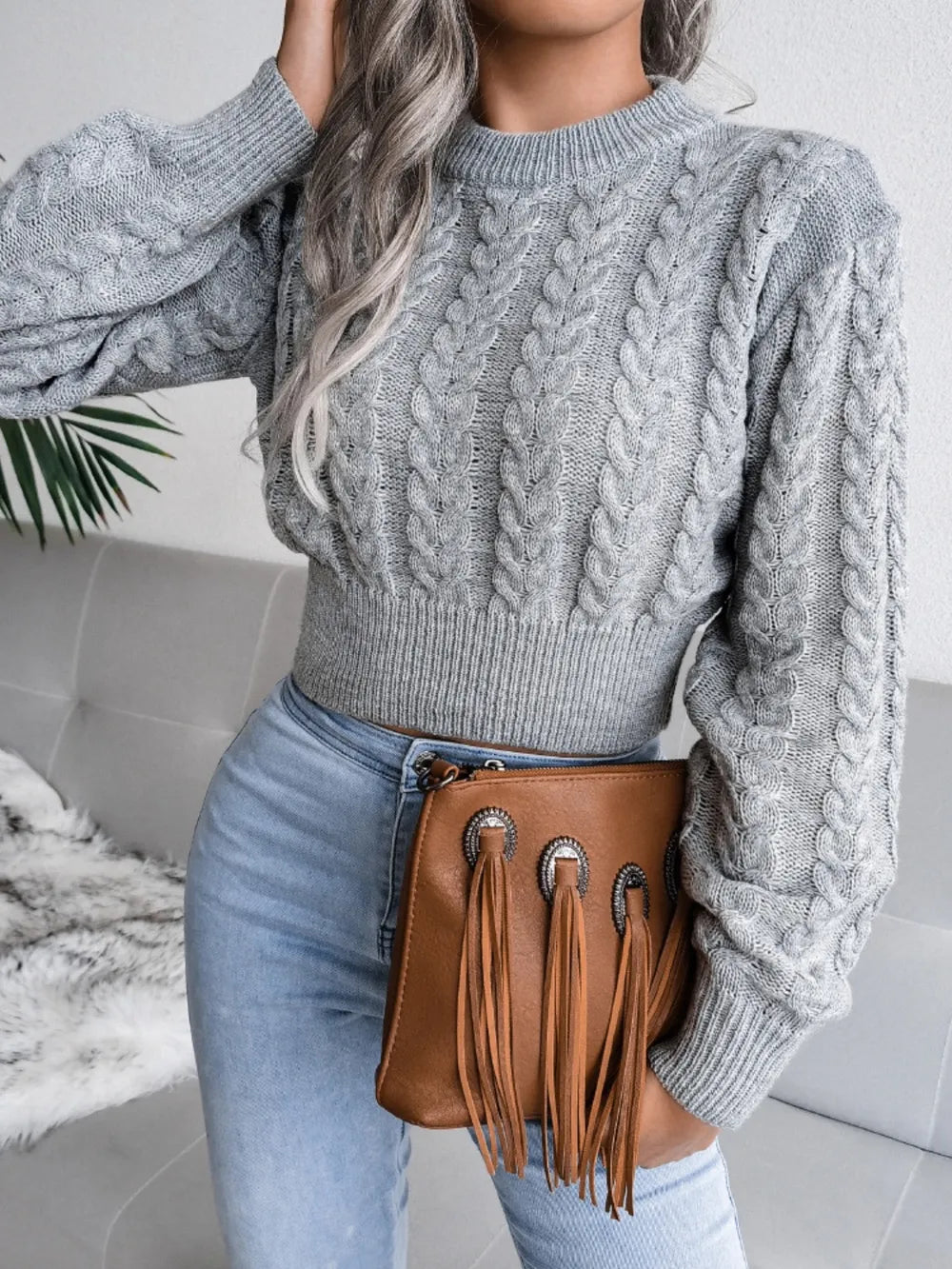 Twists waist closing knitting navel revealing sweater